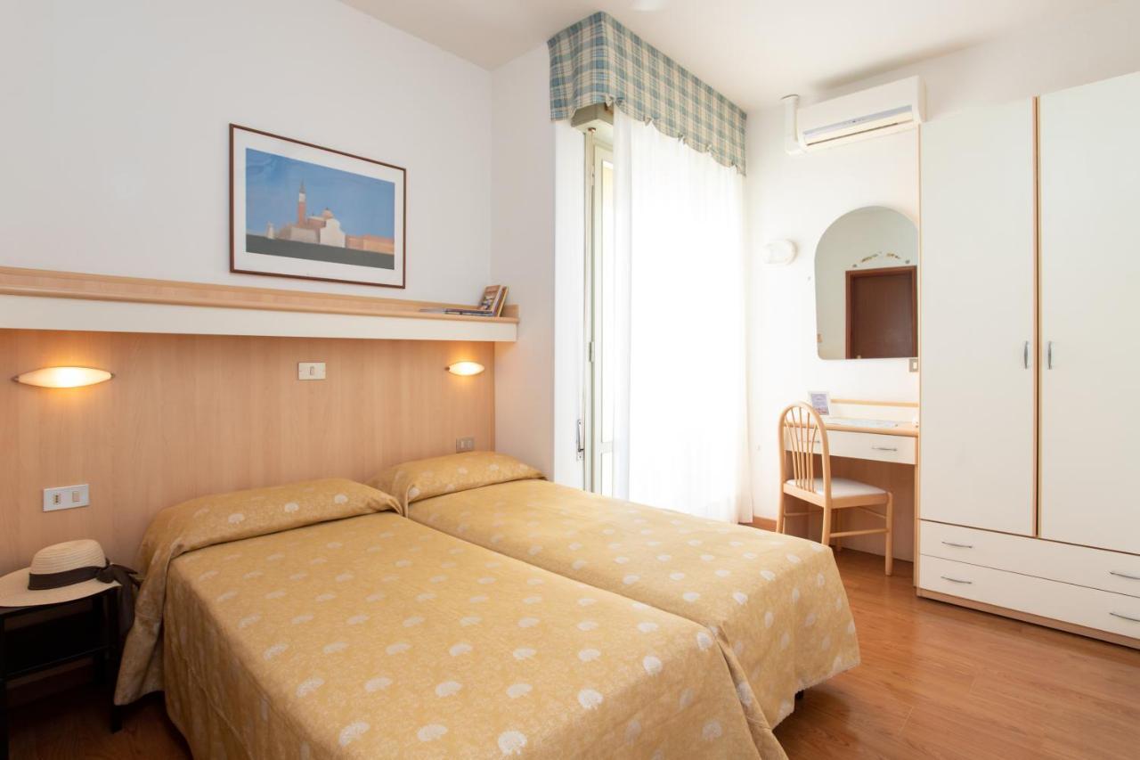 Hotel Telenia Лидо-ди-Езоло Экстерьер фото