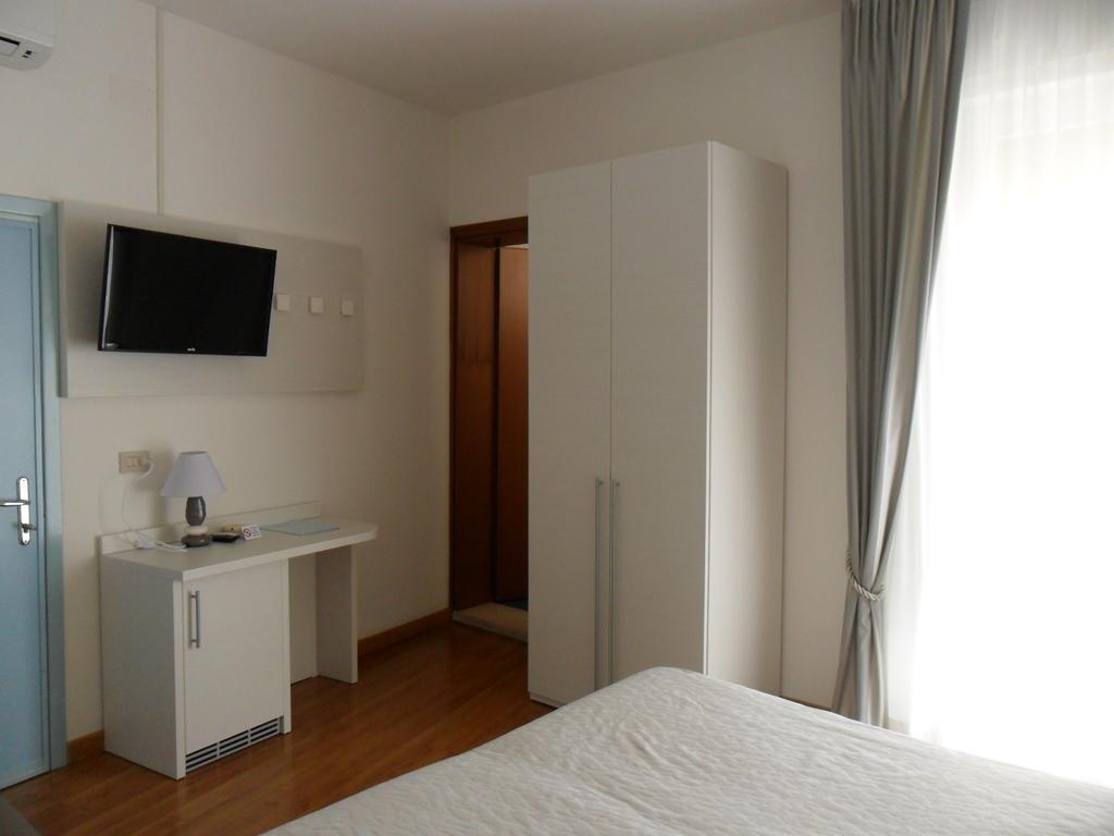 Hotel Telenia Лидо-ди-Езоло Экстерьер фото